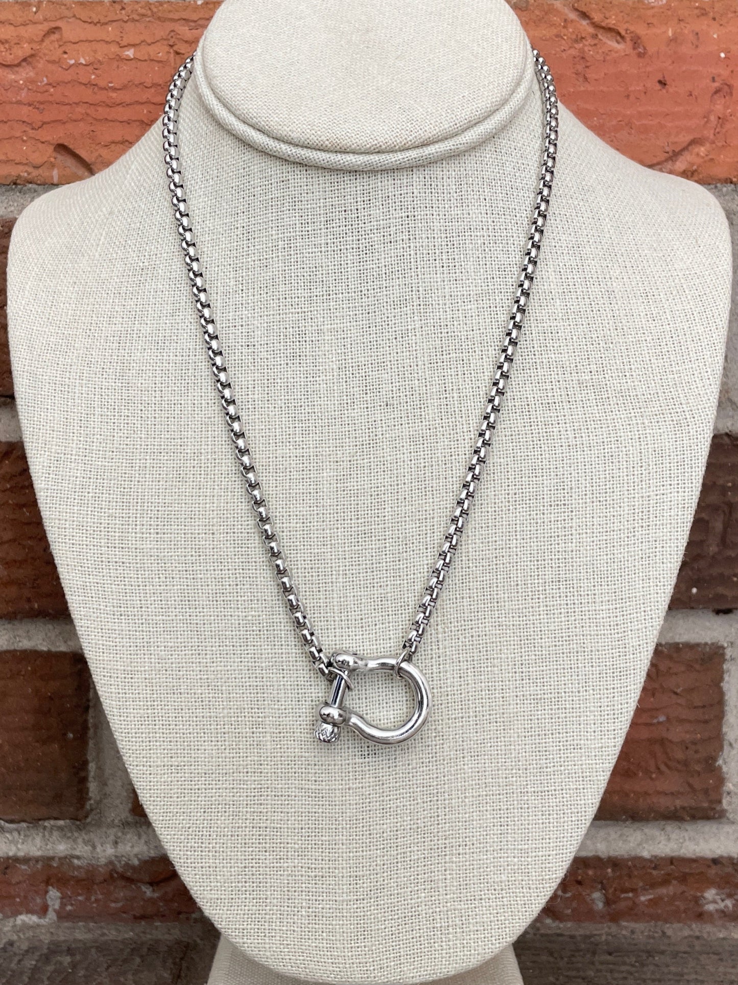 Shackle Bolt Necklace - Silver
