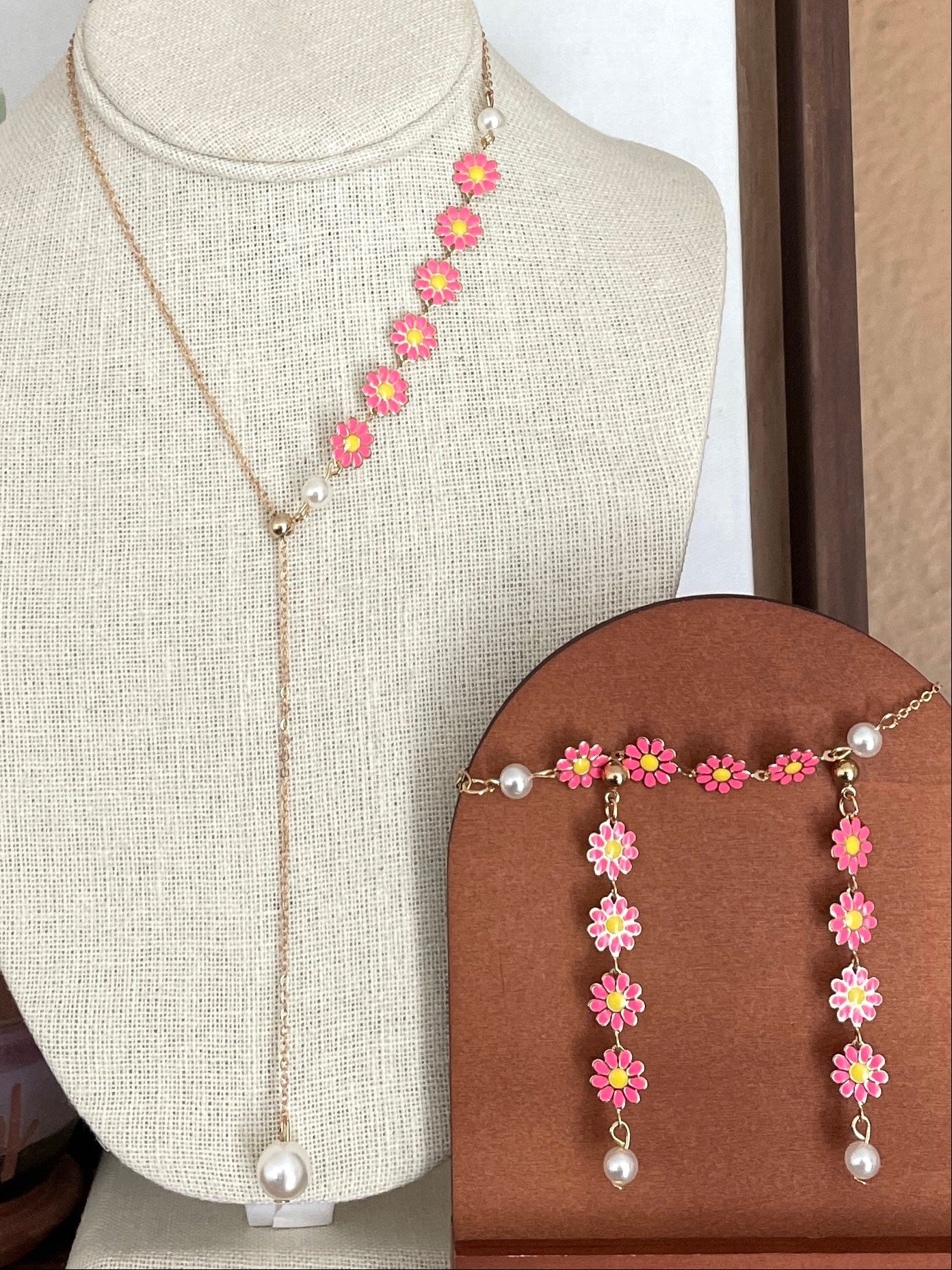 Asymmetric Pink Daisy Chain Lariat Necklace, Earrings & Bracelet Set