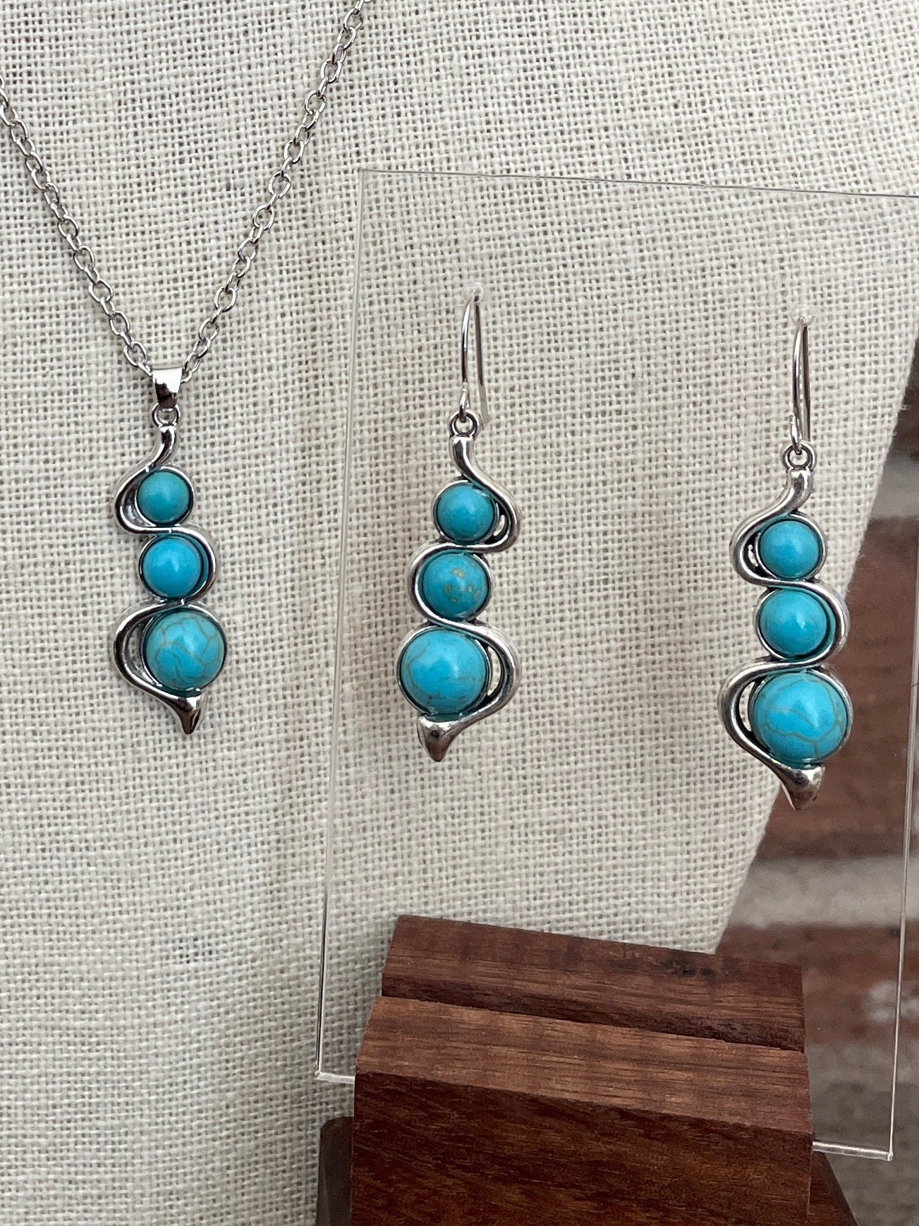 Stacked Turquoise Circle Necklace and Earring Set