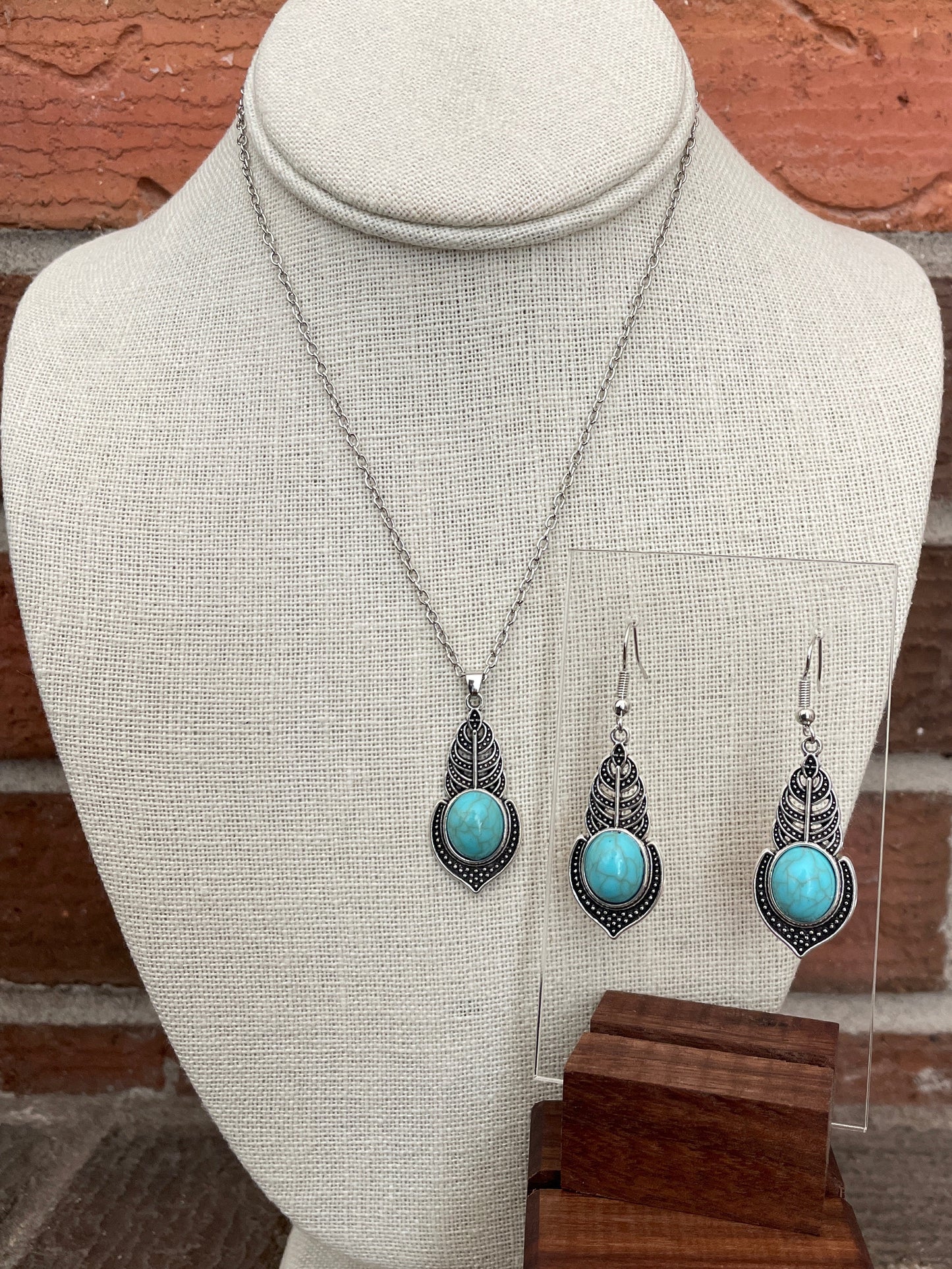 Faux Turquoise Leaf Necklace and Earring Set
